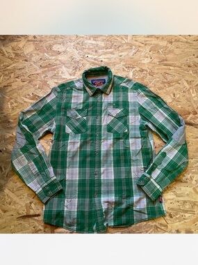 Fresh Green and White Plaid Casual Button-Down Shirt